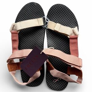 Women's Multi-Color Sandals ~Size 9